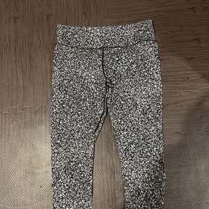 Zyia Active Leggings Womens 12 Black White Geo Nylon Pull On Workout 7/8 Length